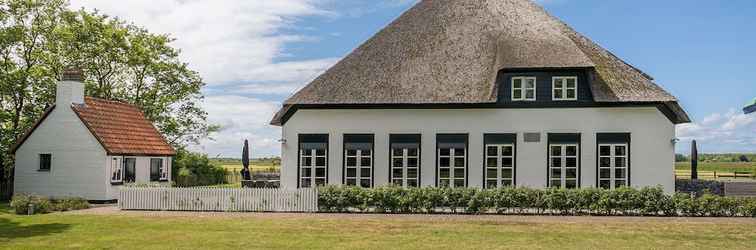 Exterior Spacious Farmhouse in Dutch Coast, Texel With Garden