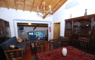 ร้านอาหาร 5 Country Mansion in Montemor-o-novo Alentejo With Shared Pool