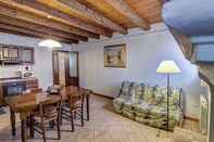 Ruang untuk Umum Apartment in a Rural Estate in Pontecchio Polesine With Shared Swimming Pool