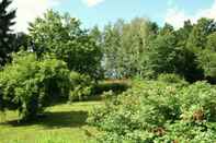 Ruang Umum Pleasant Holiday Home in Froidchapelle With Garden