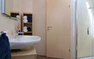 Toilet Kamar 4 Modern Apartment in Bavaria With Garden