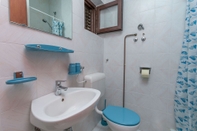 In-room Bathroom Apartments Maras