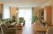 Ruang Umum 4 Modern Apartment in Kuhlungsborn With Garden