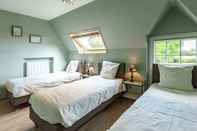 Bedroom Large Cottage Overlooking the Sunny Courtyard With Fountain