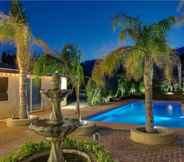 สระว่ายน้ำ 4 6BR Palm Springs Pool Home by ELVR -3097