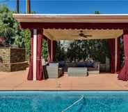 สระว่ายน้ำ 3 6BR Palm Springs Pool Home by ELVR -3097