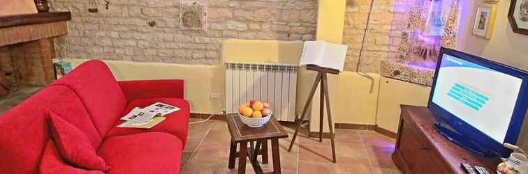 Lobby Holiday Home in Cagli With Swimming Pool and Fenced Garden