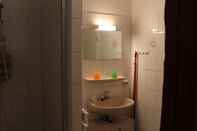 Toilet Kamar Cozy Apartment in Klutz Germany With Garden