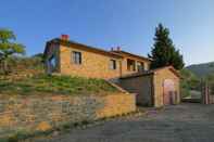 Exterior Scenic Villa in Castiglion Fiorentino With Pool