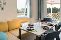 ห้องนอน Comfy Chalet With Deck, in the Antwerp Kempen