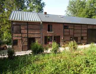 ภายนอกอาคาร 2 Regional House With Exposed Timber Frame Elements Full of Authenticity and Charm in a Green Area