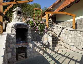 Bangunan 2 Vineyard cottage Luštek