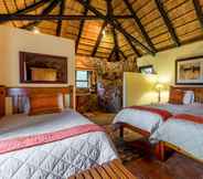 Bedroom 2 Iketla Lodge