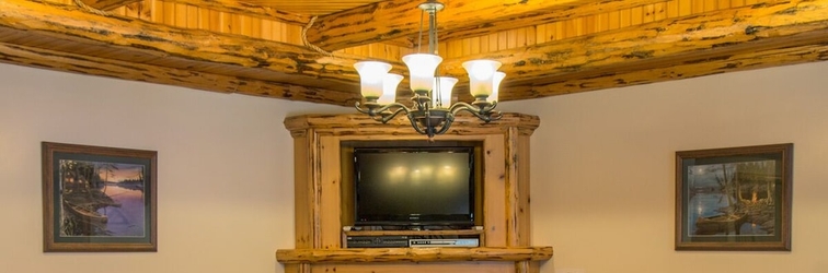 Lobby Sojourner's Lodge & Log Cabin Suites