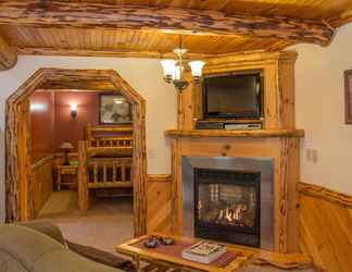 Lobi 2 Sojourner's Lodge & Log Cabin Suites