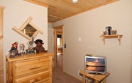 Bedroom 2 Wagon Wheel