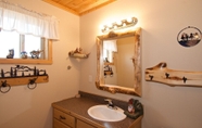 In-room Bathroom 6 Wagon Wheel