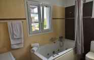 Phòng tắm bên trong 4 Navarino Captain's Villa - Luxury Seaside Retreat