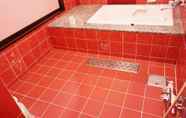 Toilet Kamar 6 Hotel Jardin de Fleurs - Adult Only