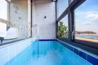 Swimming Pool Lahene Poolvilla