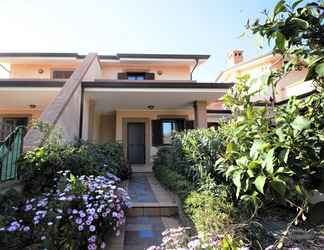 Exterior 2 Holidaycasa Emiliano - Villa con Giardino Privato