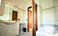 In-room Bathroom 7 Holidaycasa Villa Iolanda - Piu Spazio piu Privacy