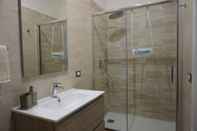 In-room Bathroom Apulia Rooms Bari