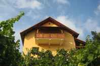 Bangunan Vineyard cottage Ucman