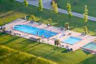 Swimming Pool Shazin Stud