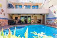 Kolam Renang Waterfront Townhome With Pool & Boat Slip!