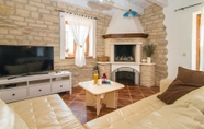 Common Space 5 Beautiful Authentic Stone Holiday House With Private Swimming Pool and Garden