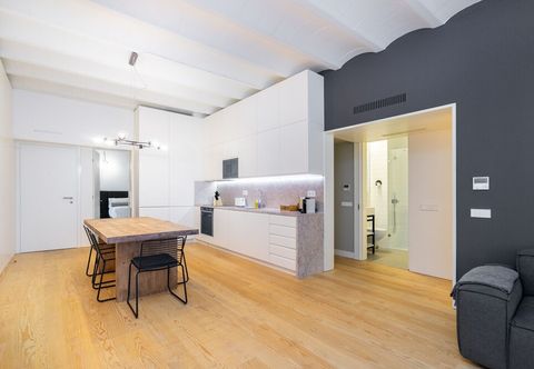 Others LS48 Prime Location Upscale Apartment