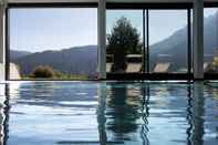 Swimming Pool Hotel Oberhofer