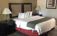 Bedroom 3 Quality Inn & Suites Woodstock near Lake Geneva