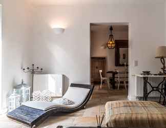 Bilik Tidur 2 Seaside small villa by VillaRentalsgr