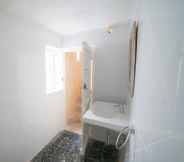 Toilet Kamar 7 HT2 - Casa Rooms