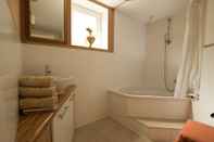 In-room Bathroom a-domo Apartments Oberhausen - Budget Apartments & Flats - short & longterm - single & grouptravel