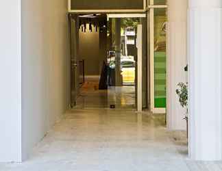 Lobi 2 Thisean Modern Suites by Athens Stay