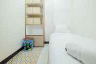 Kamar Tidur Minimalist and Comfy Studio Green Lake View Apartment