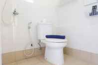 Toilet Kamar Studio Room at Bassura City Apartment near Mall