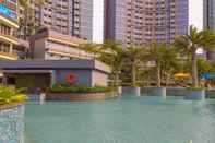 Kolam Renang Best Price Studio Apartment at Gold Coast