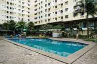 Swimming Pool Comfortable and Homey Studio Apartment at Kebagusan City