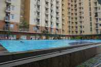 Kolam Renang Comfortable 3BR Apartment at Green Palm Residences