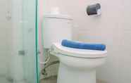 Toilet Kamar 2 Best View and Spacious 2BR Green Bay Pluit Apartment