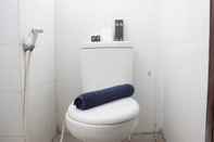 In-room Bathroom Minimalist 3BR Gateway Cicadas Ahmad Yani Apartment