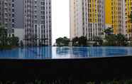 Kolam Renang 4 Pool View 2BR Apartment @ Springlake Summarecon