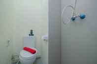 Toilet Kamar Cozy Studio Bogorienze Resort Apartment