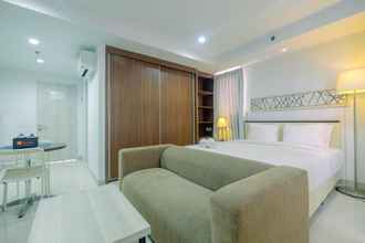 Kamar Tidur 4 Trendy and Spacious Studio Azalea Suites Apartment