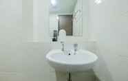 Toilet Kamar 5 Clean Studio Apartment @ Grand Dhika City