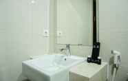 In-room Bathroom 6 City View 1BR at Puri Mansion Apartment